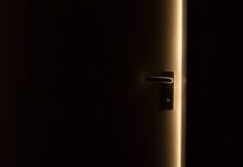 Jaką wysokość klamki w drzwiach norma?